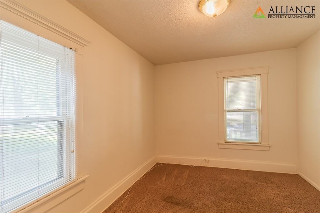 711 Fremont Street - Photo 4 of 32