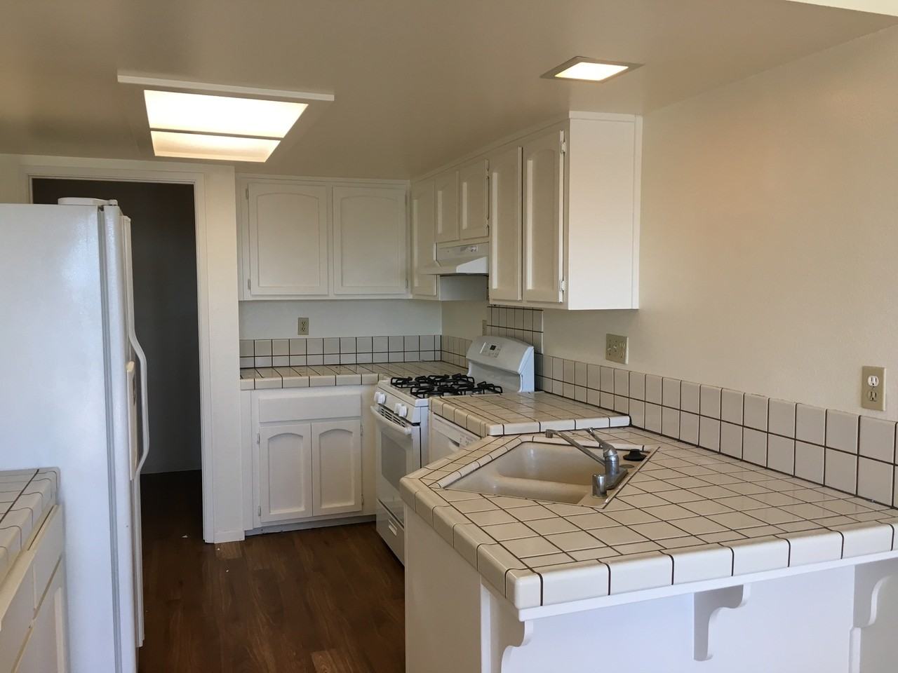 1961 Moss Beach Ct - Photo 3 of 8