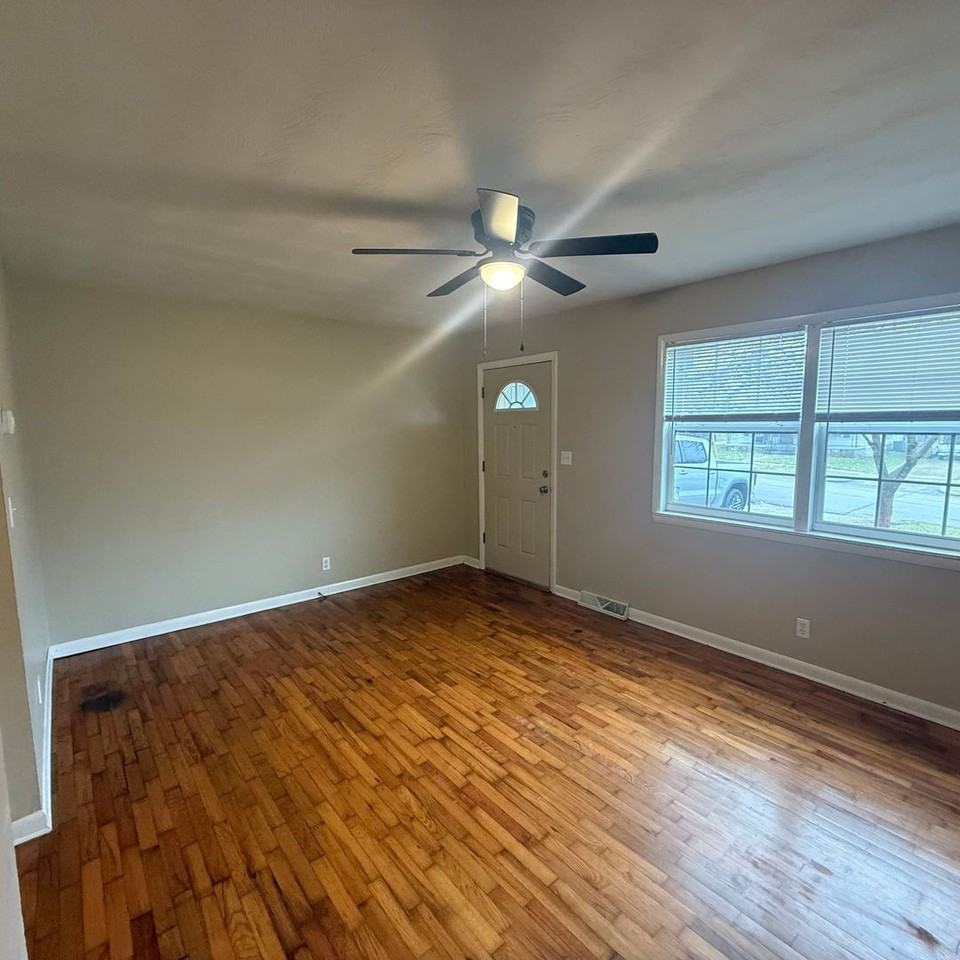 2312 N Robberson Ave - Photo 3 of 14