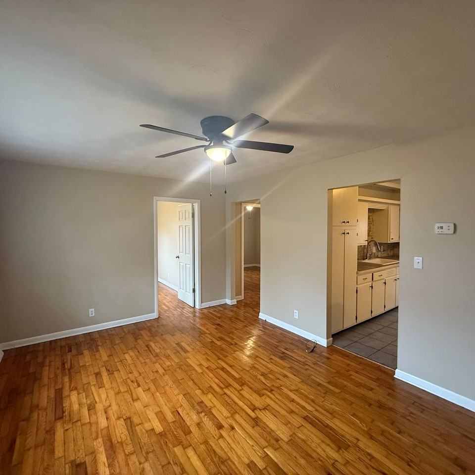 2312 N Robberson Ave - Photo 4 of 14