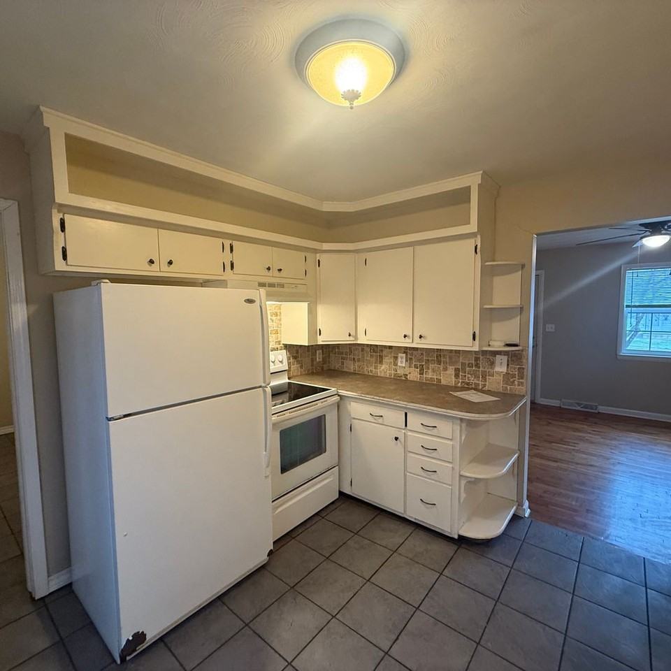 2312 N Robberson Ave - Photo 6 of 14