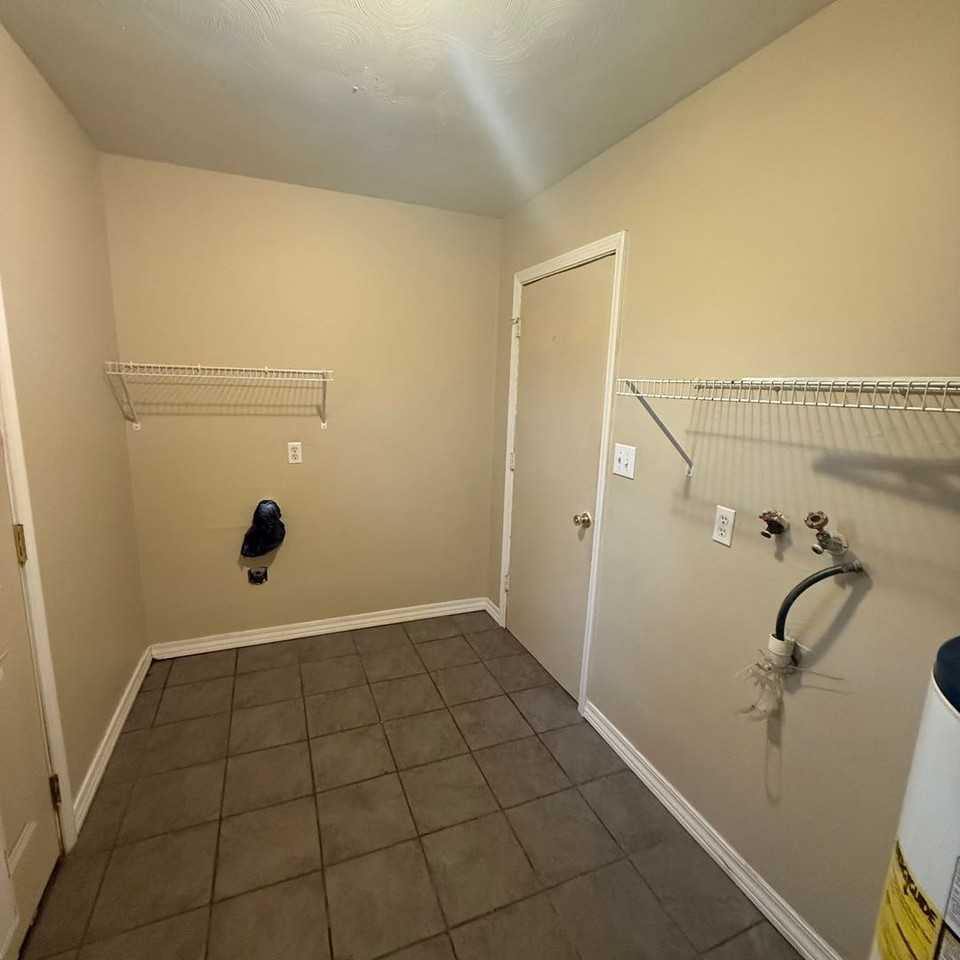 2312 N Robberson Ave - Photo 7 of 14