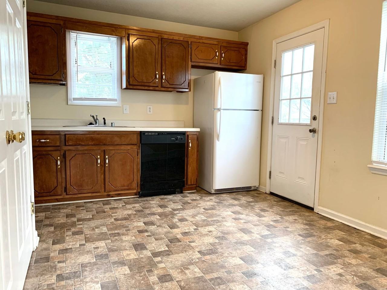 1113 Keith Avenue - Photo 4 of 19