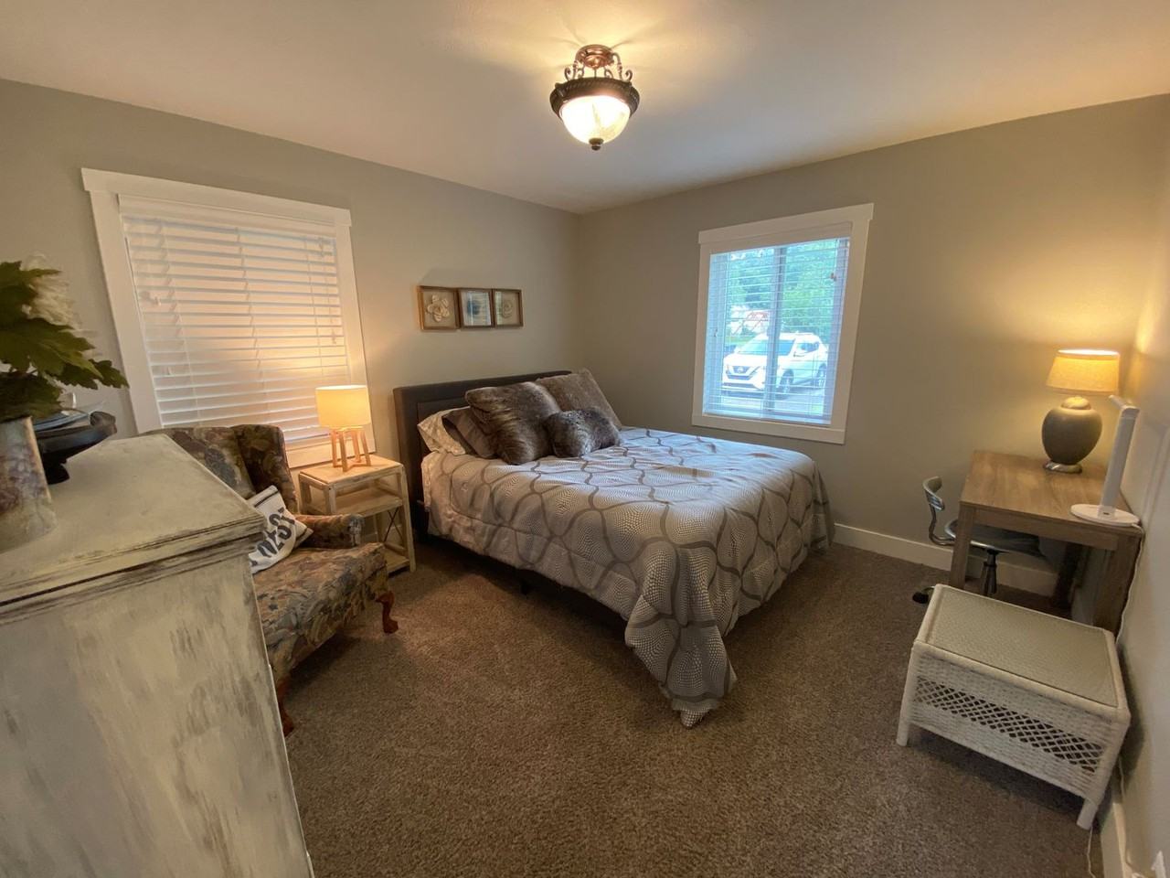 40 200 West - Photo 2 of 11