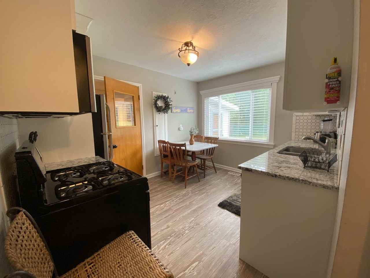 40 200 West - Photo 4 of 11