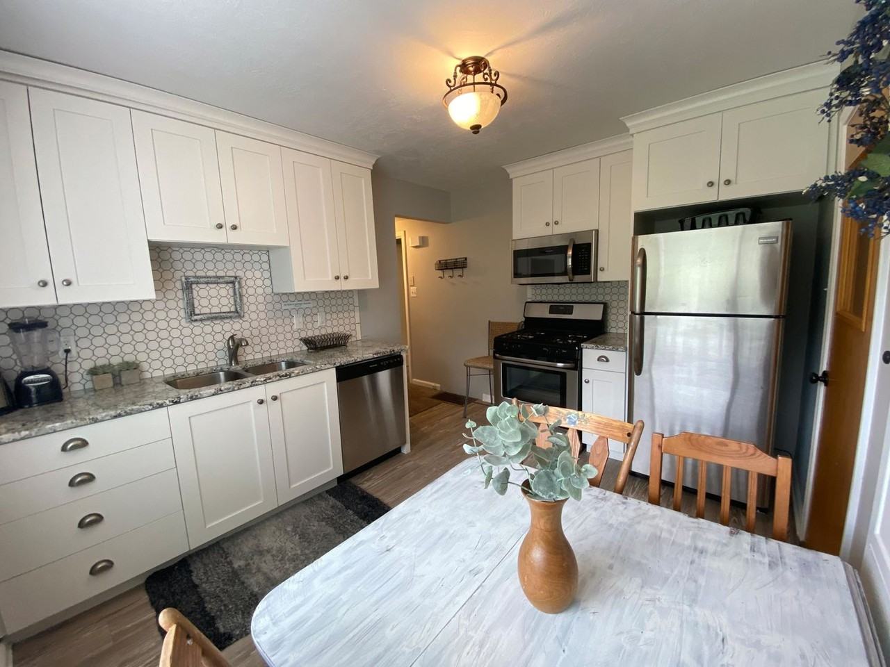 40 200 West - Photo 5 of 11