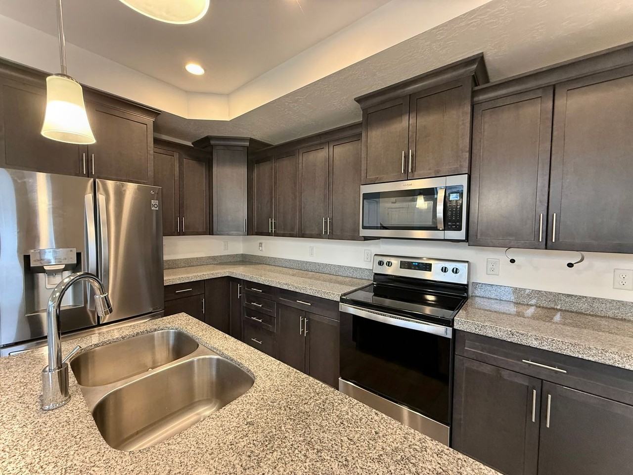 2813 Sparkford Drive - Photo 6 of 32