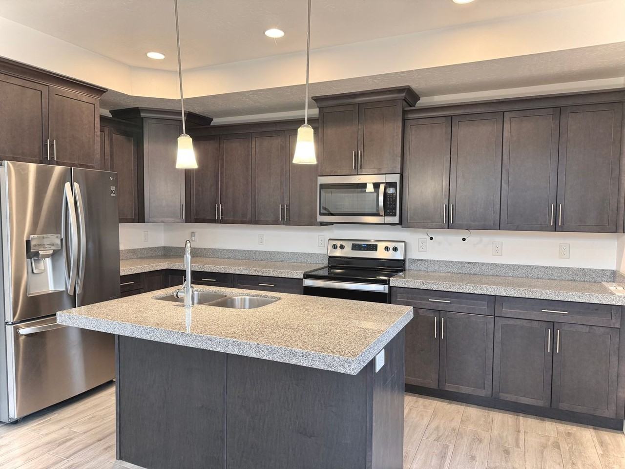 2813 Sparkford Drive - Photo 7 of 32