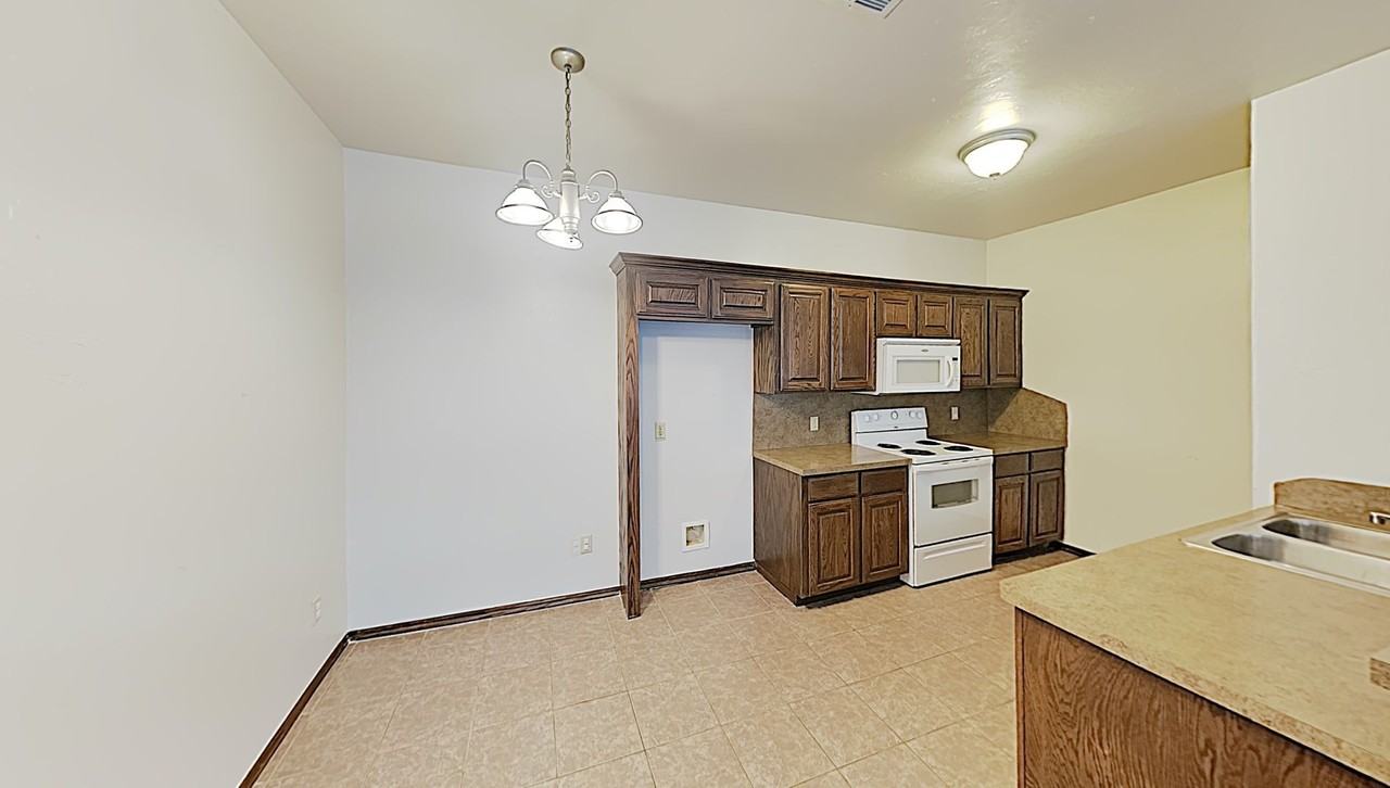 1722 W Palm Pl - Photo 4 of 15