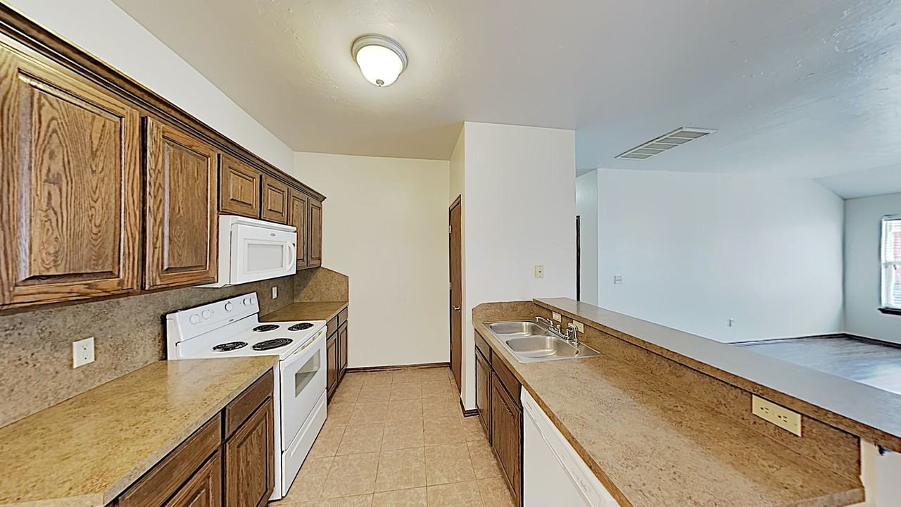 1722 W Palm Pl - Photo 5 of 15