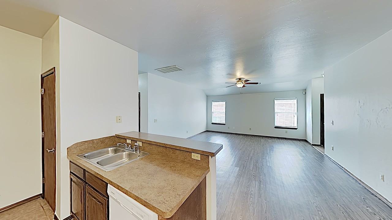 1722 W Palm Pl - Photo 6 of 15