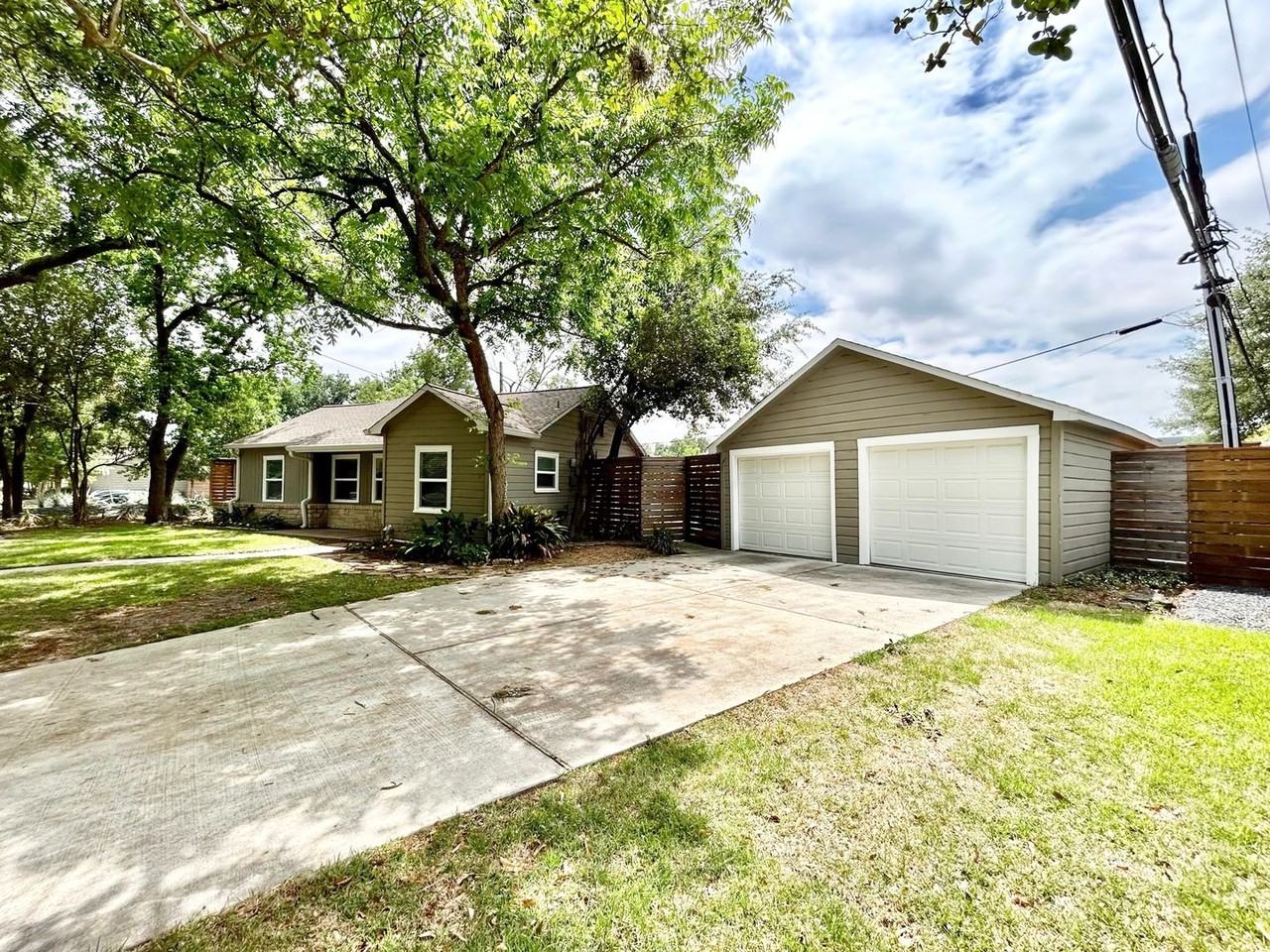 4010 Yupon Street - Photo 2 of 28