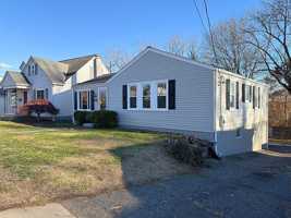 featured image of 3908 Hanlin Way