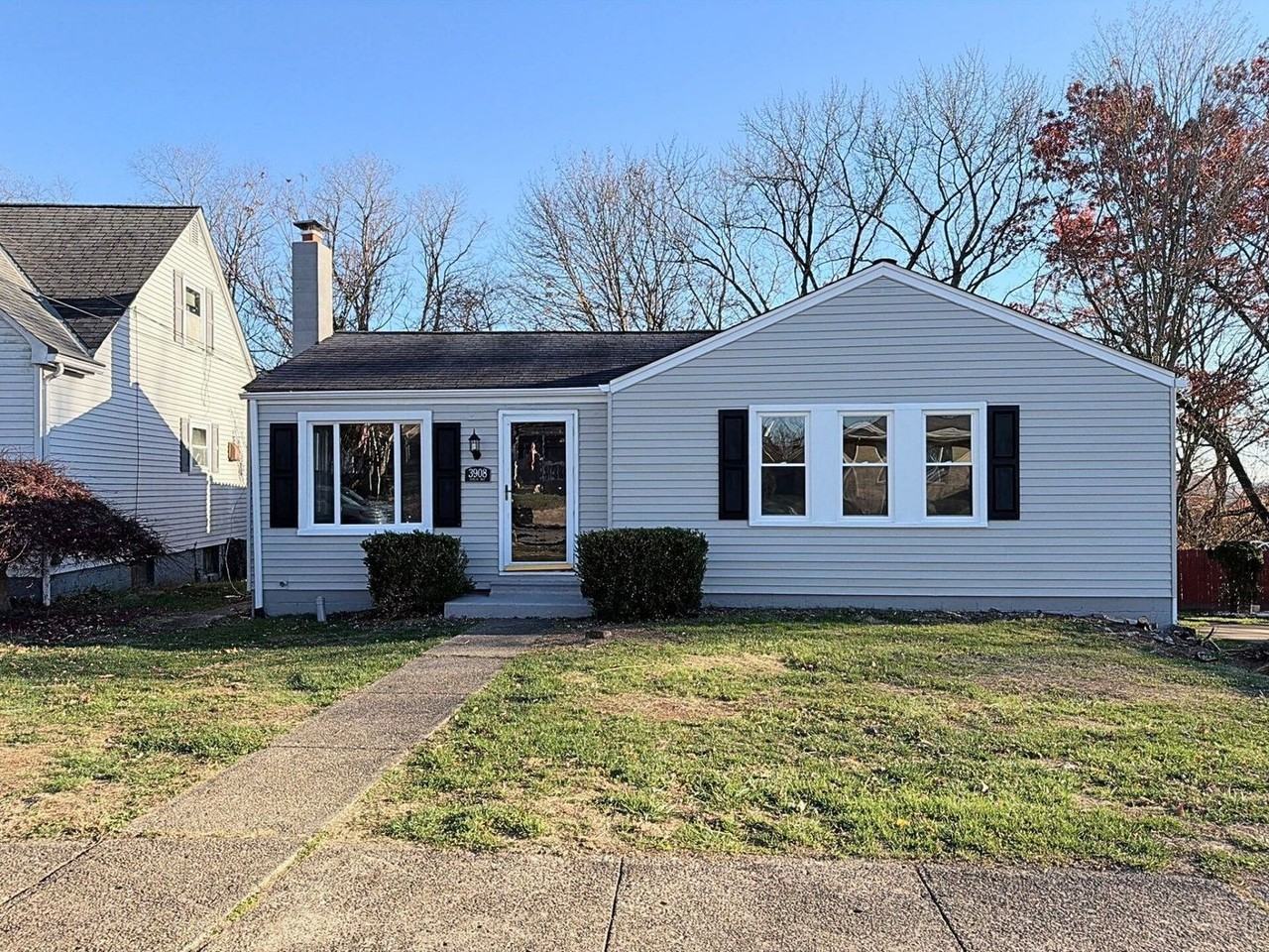 3908 Hanlin Way - Photo 2 of 14