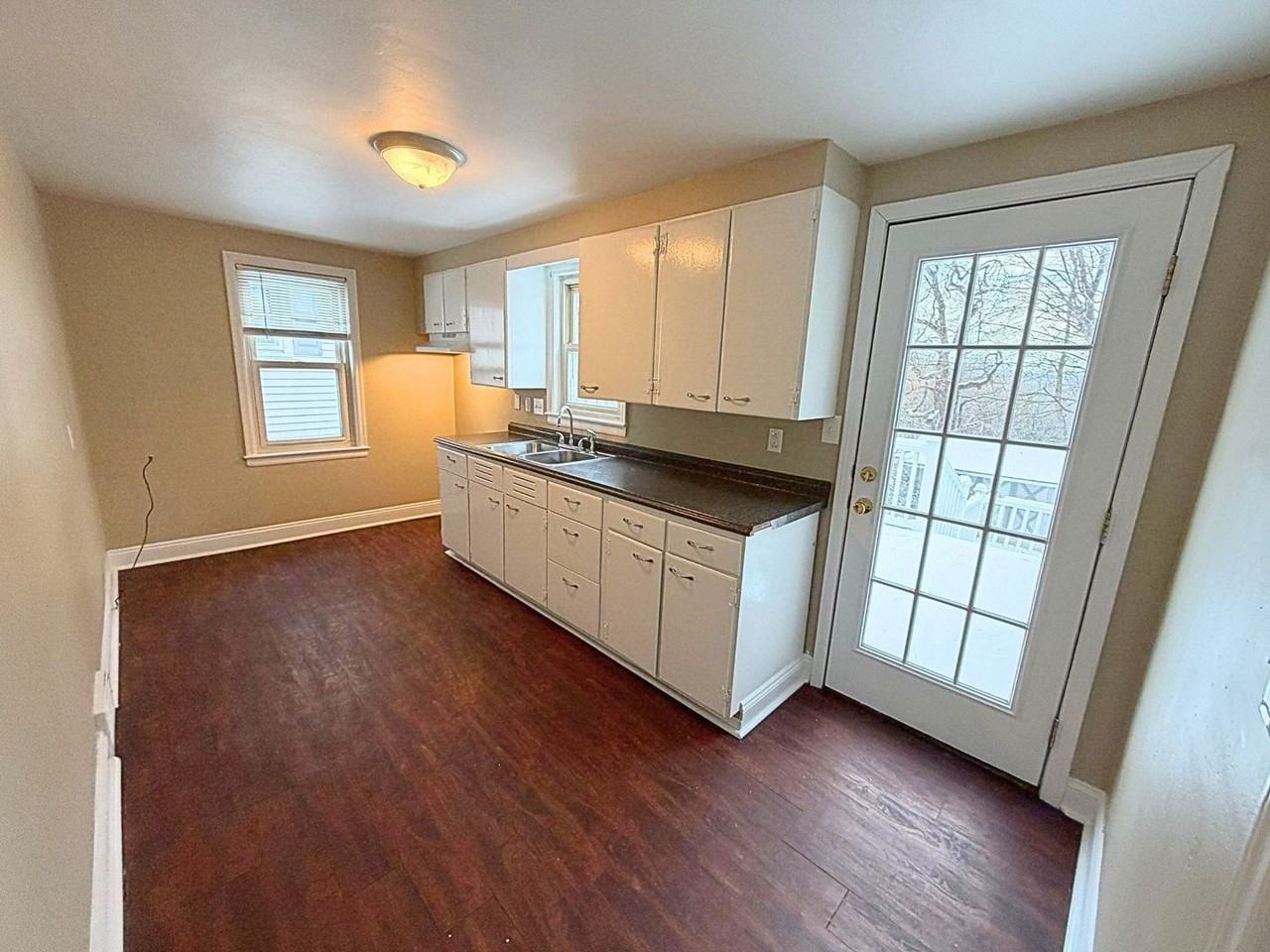 3908 Hanlin Way - Photo 6 of 14