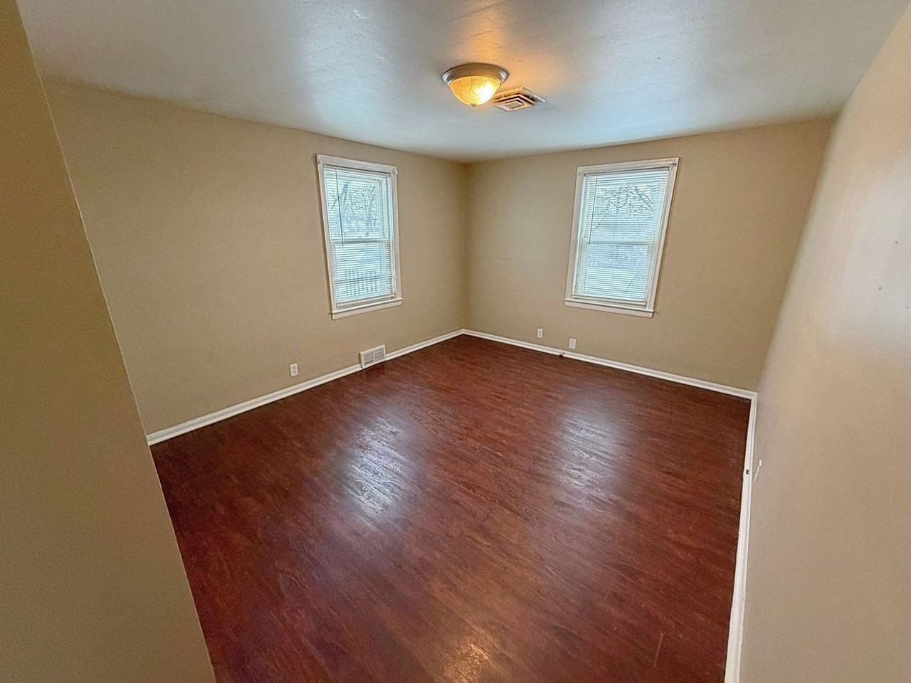 3908 Hanlin Way - Photo 7 of 14