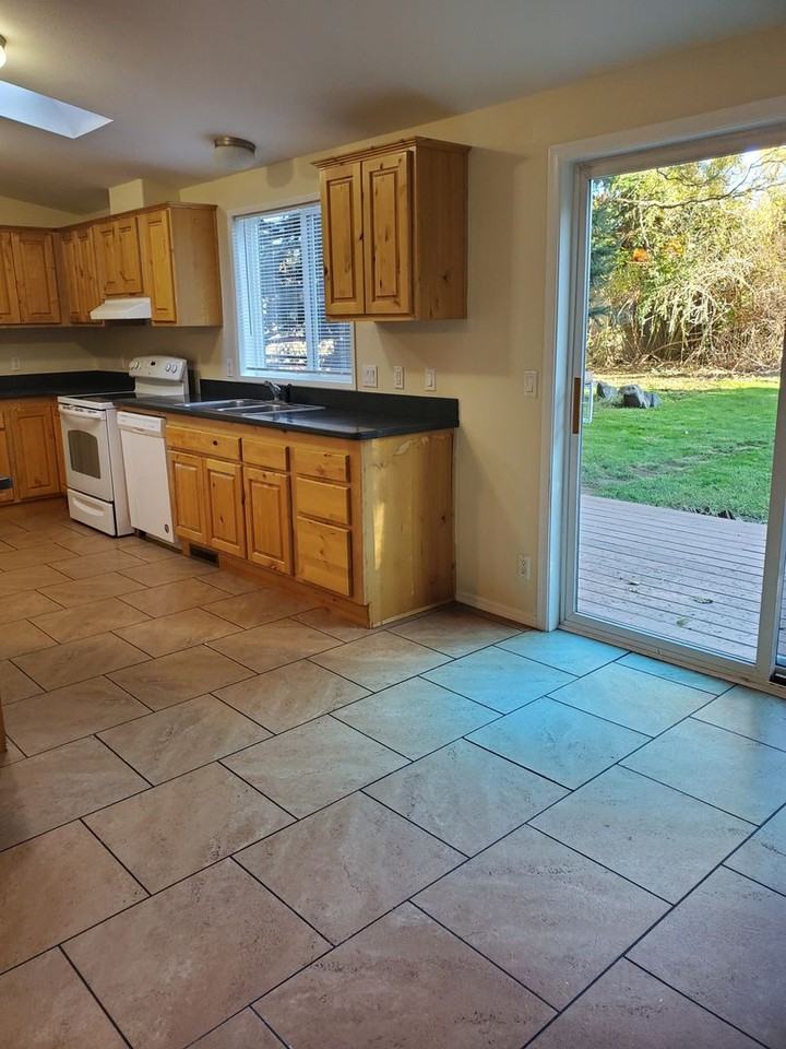 4991 Highland Dr - Photo 4 of 12