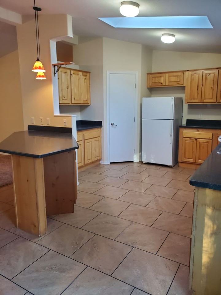 4991 Highland Dr - Photo 5 of 12