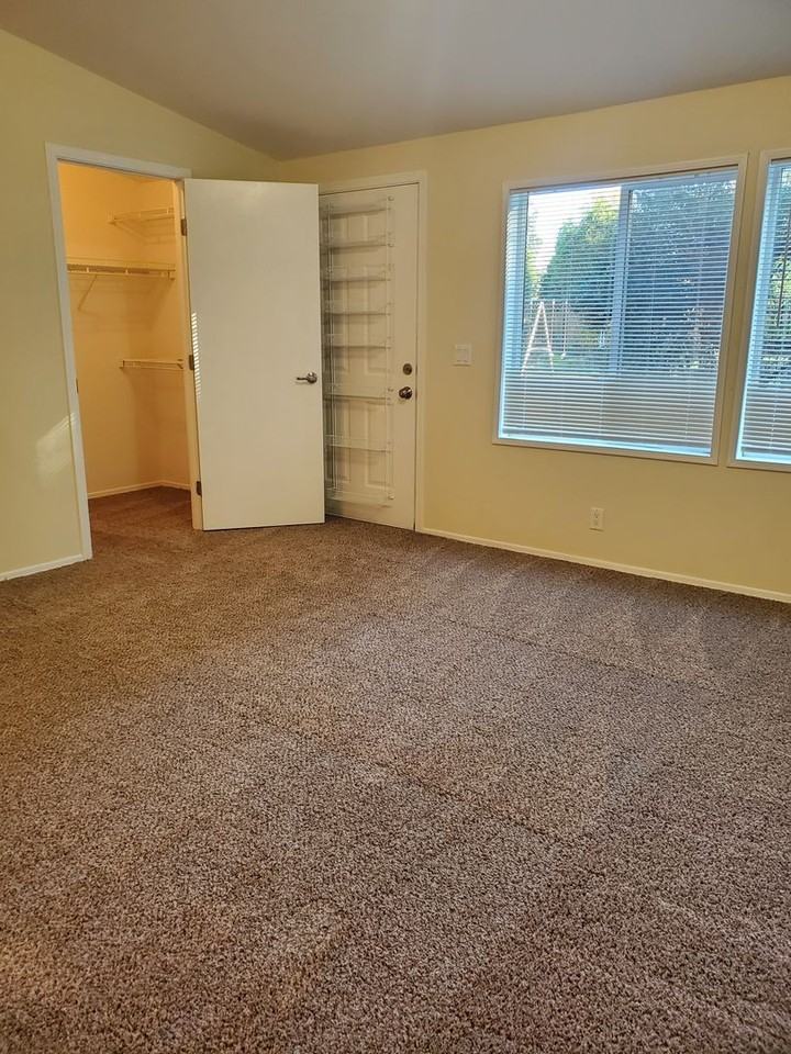 4991 Highland Dr - Photo 7 of 12