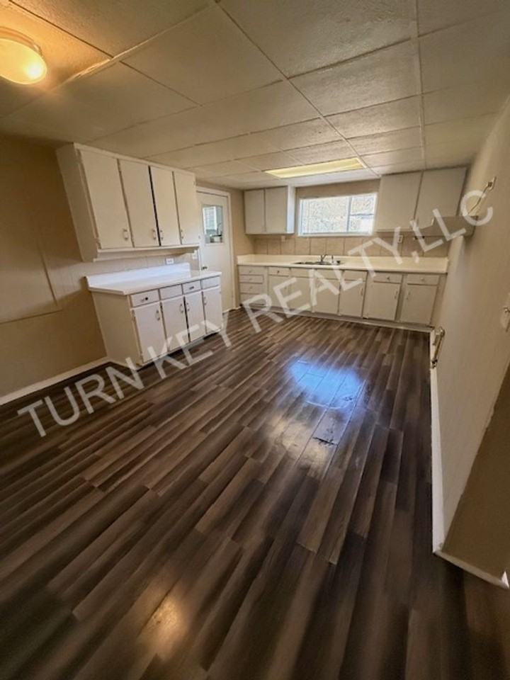 524 Ozark Ct - Photo 5 of 12