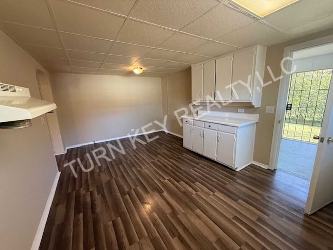 524 Ozark Ct - Photo 6 of 12