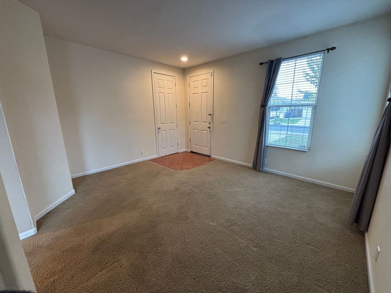 5038 Jurgenson Way - Photo 3 of 24