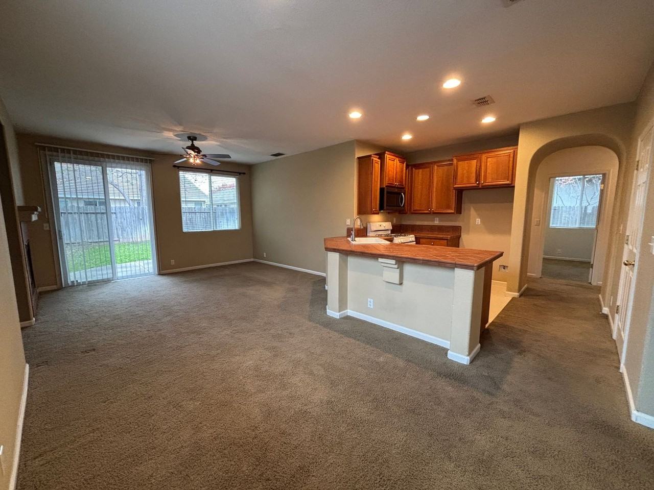 5038 Jurgenson Way - Photo 4 of 24