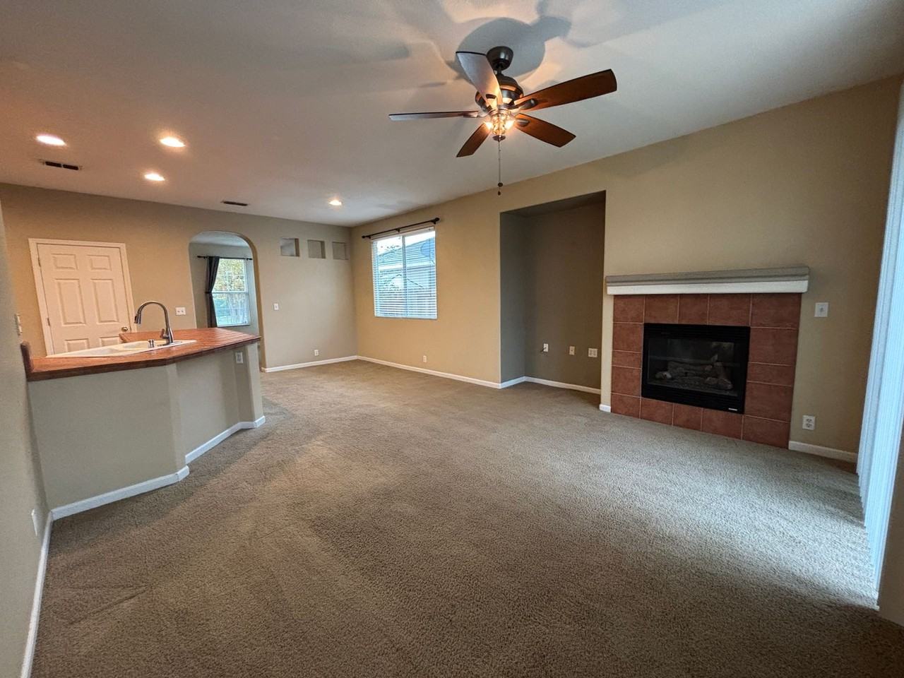 5038 Jurgenson Way - Photo 5 of 24