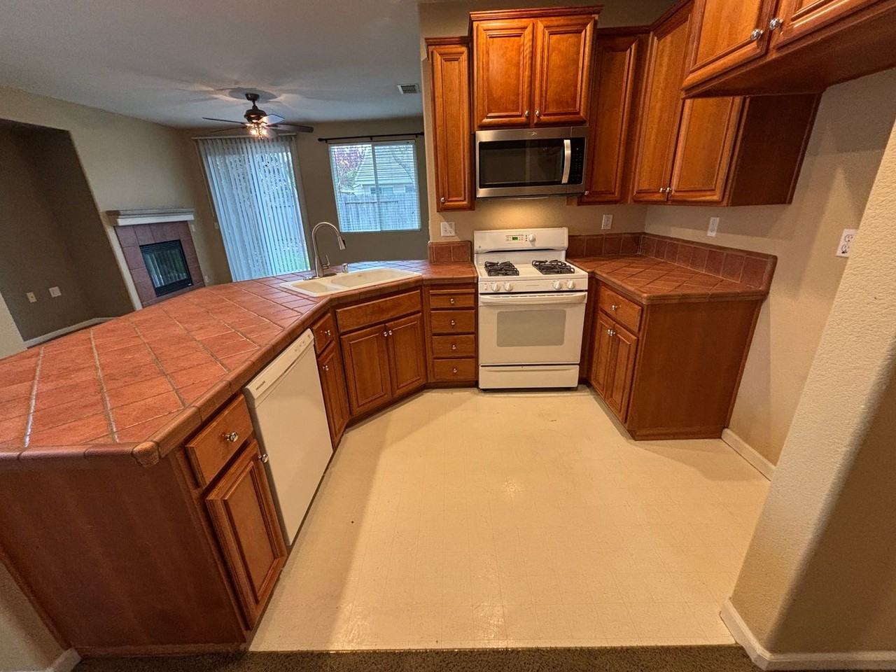 5038 Jurgenson Way - Photo 6 of 24