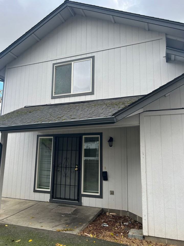 231 Northeast School Street