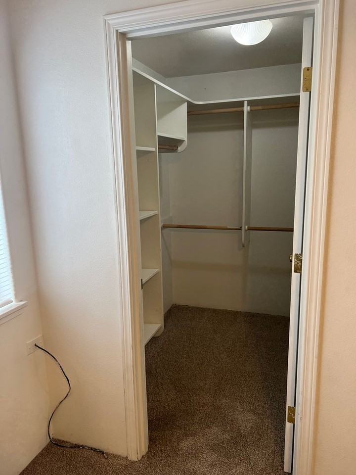 231 Ne School St - Photo 4 of 30