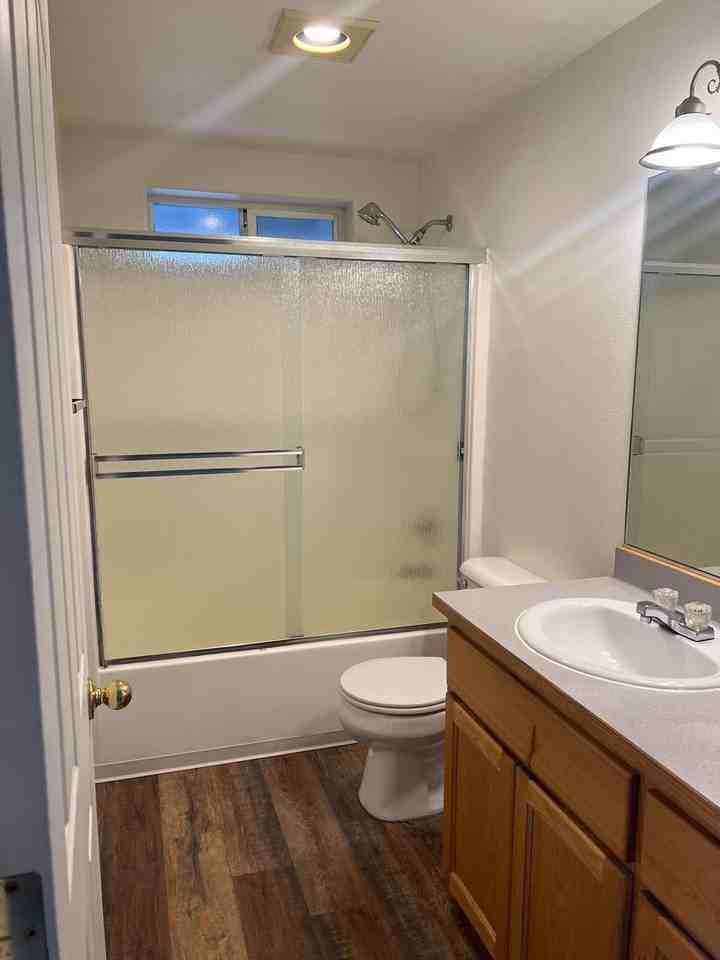 231 Ne School St - Photo 7 of 30