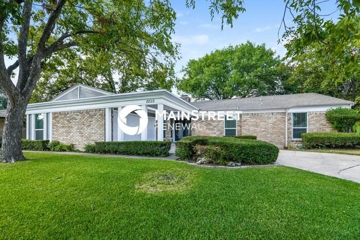 15525 Earlport Cir - Photo 2 of 17