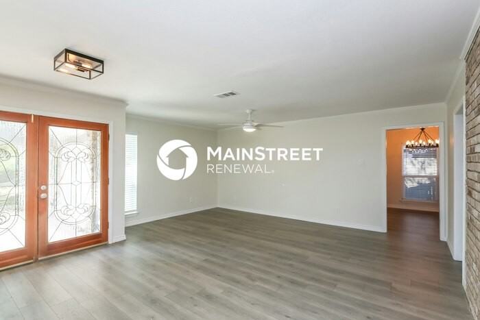 15525 Earlport Cir - Photo 4 of 17