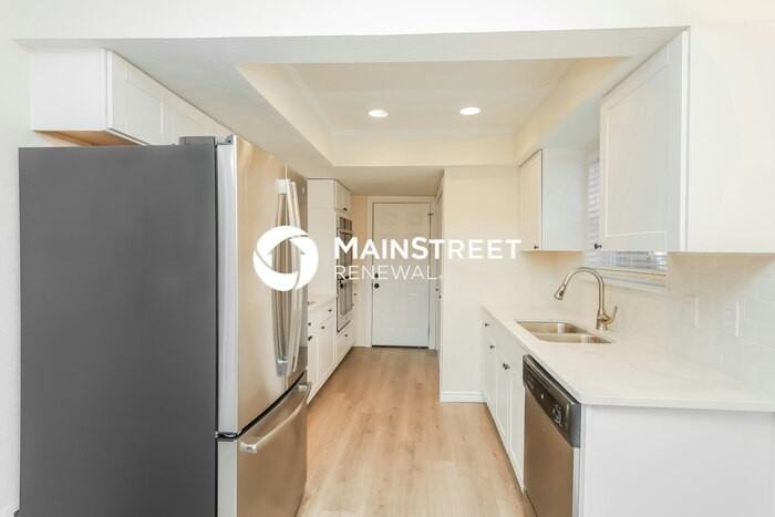 15525 Earlport Cir - Photo 6 of 17