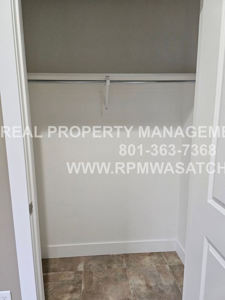 11367 S Oakmond Rd - Photo 3 of 34