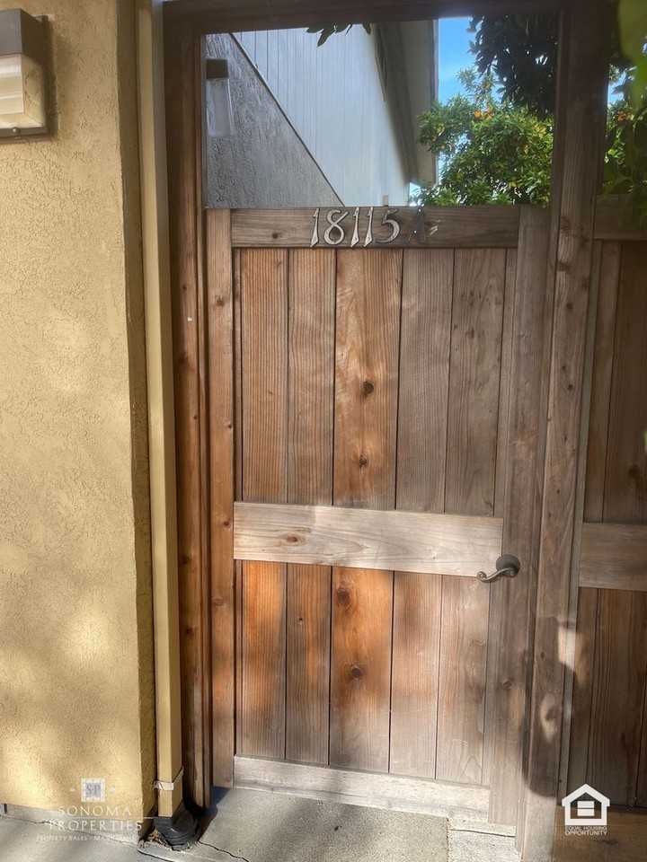 18115 Riverside Drive - Photo 7 of 20