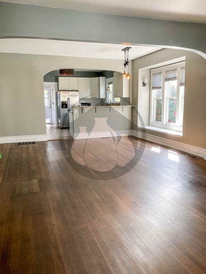 646 Breys Ave Ne - Photo 2 of 11