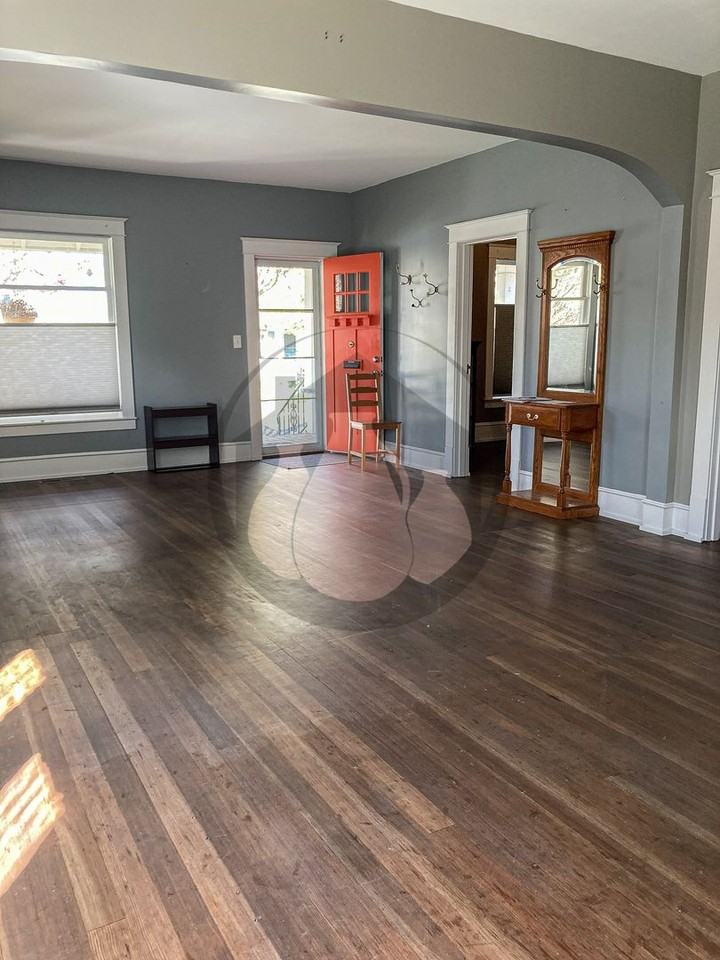 646 Breys Ave Ne - Photo 7 of 11