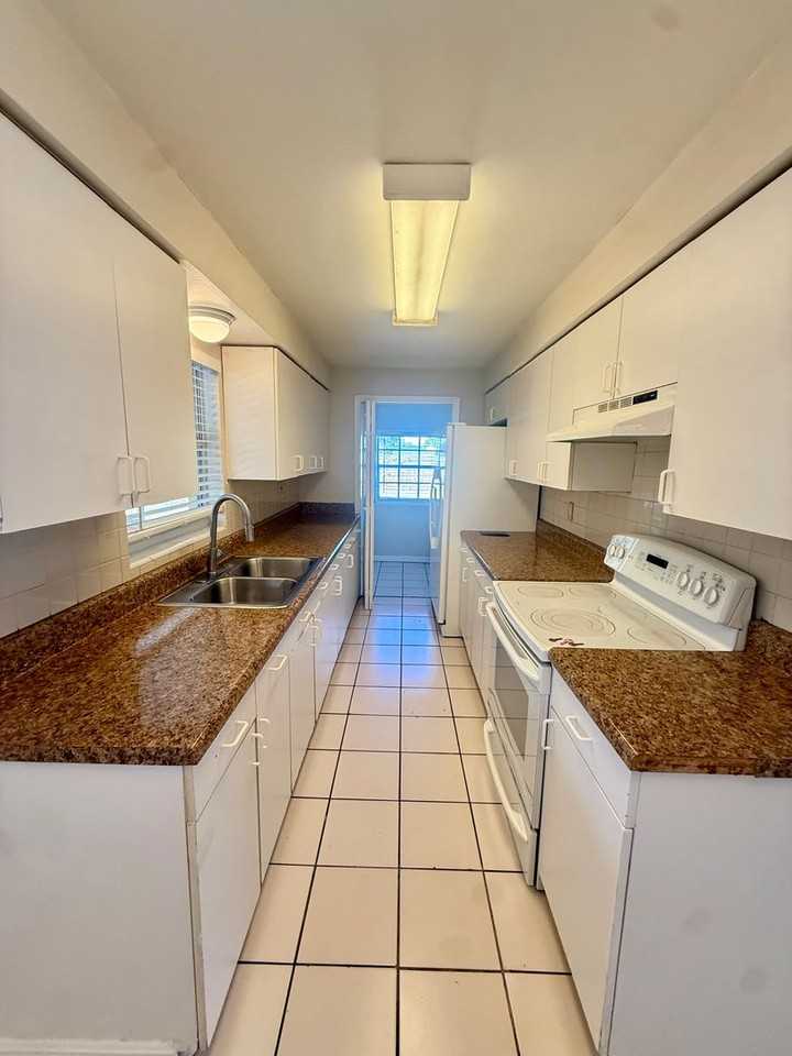 350 Trinity Ave - Photo 3 of 13