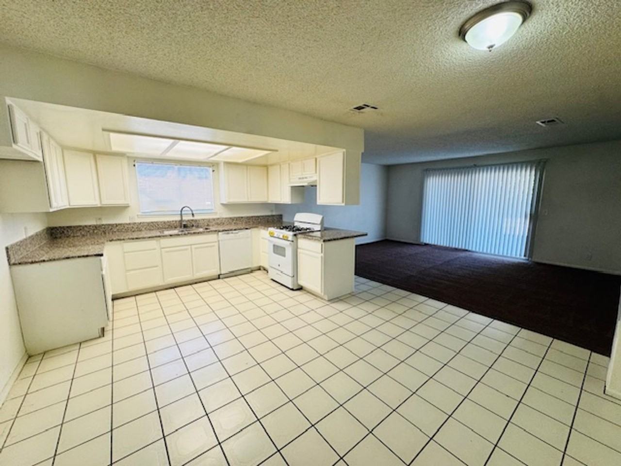 44446 Watford Avenue - Photo 3 of 12