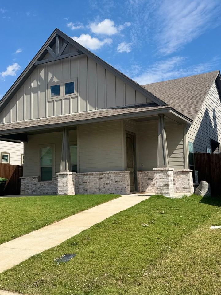 680 The Cottages Dr - Photo 2 of 10