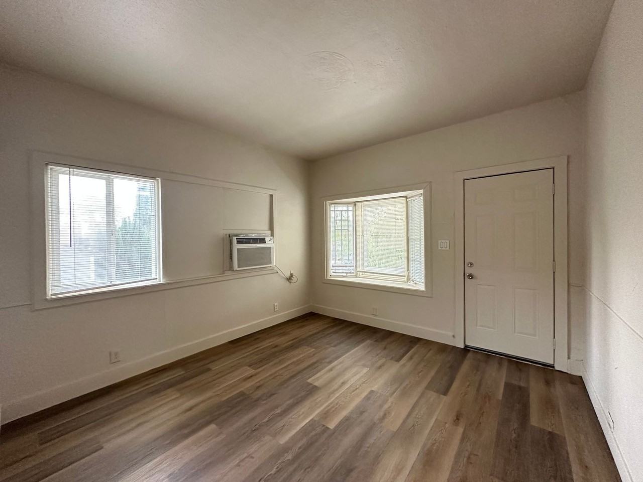 621 Water St - Photo 4 of 17