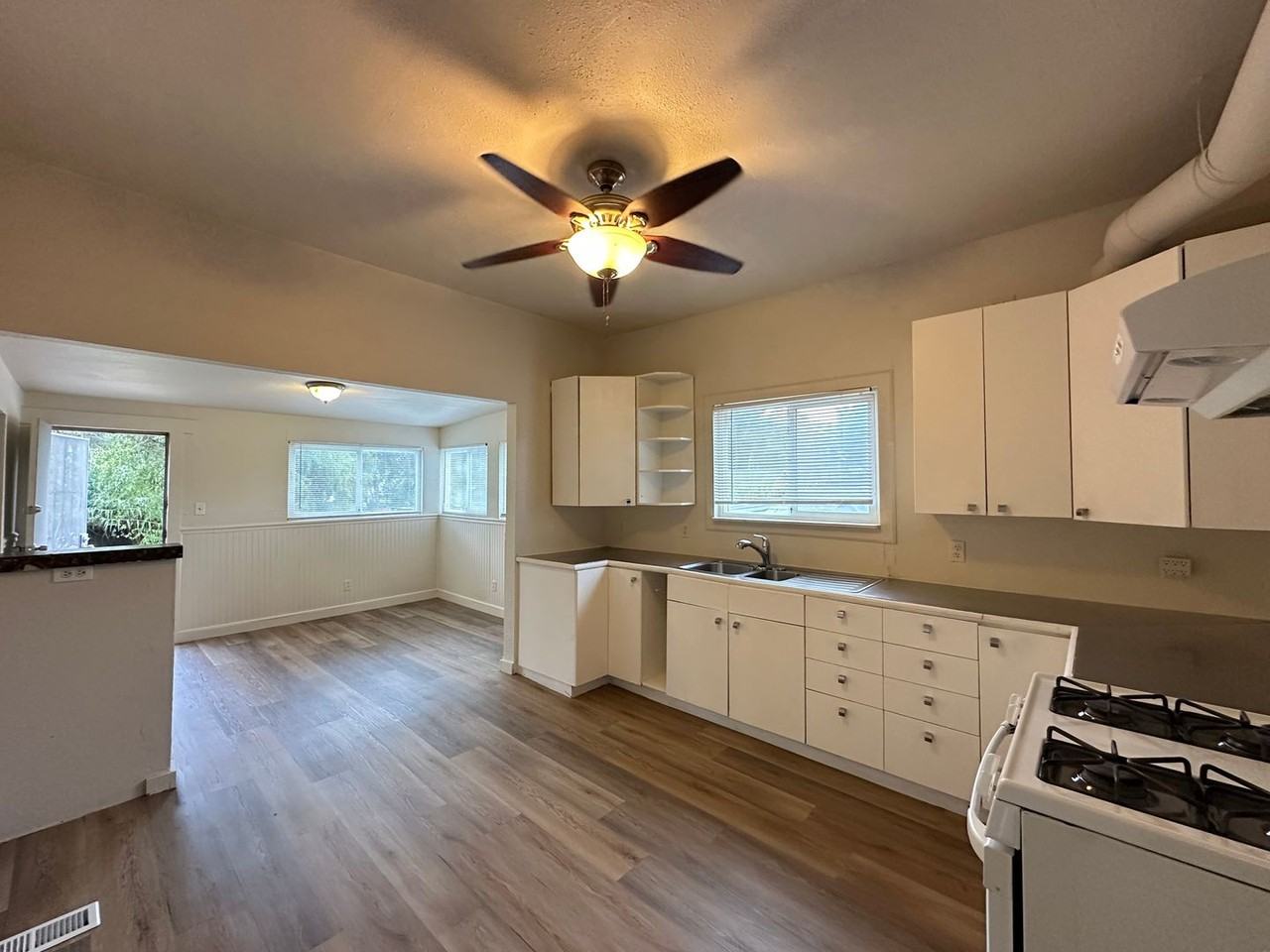 621 Water St - Photo 5 of 17