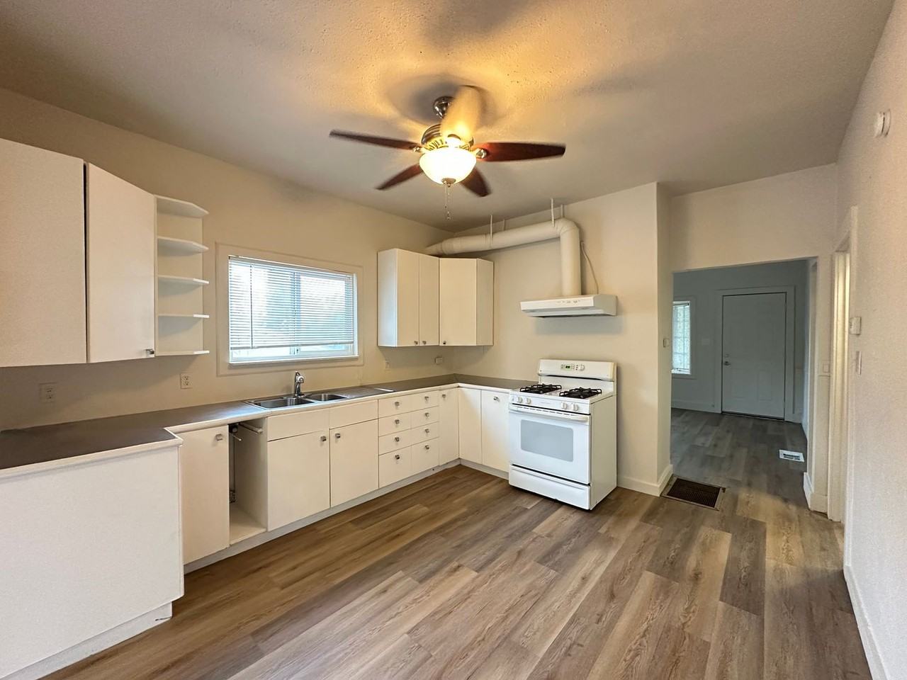 621 Water St - Photo 6 of 17