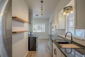 featured image of 638 E 4th St