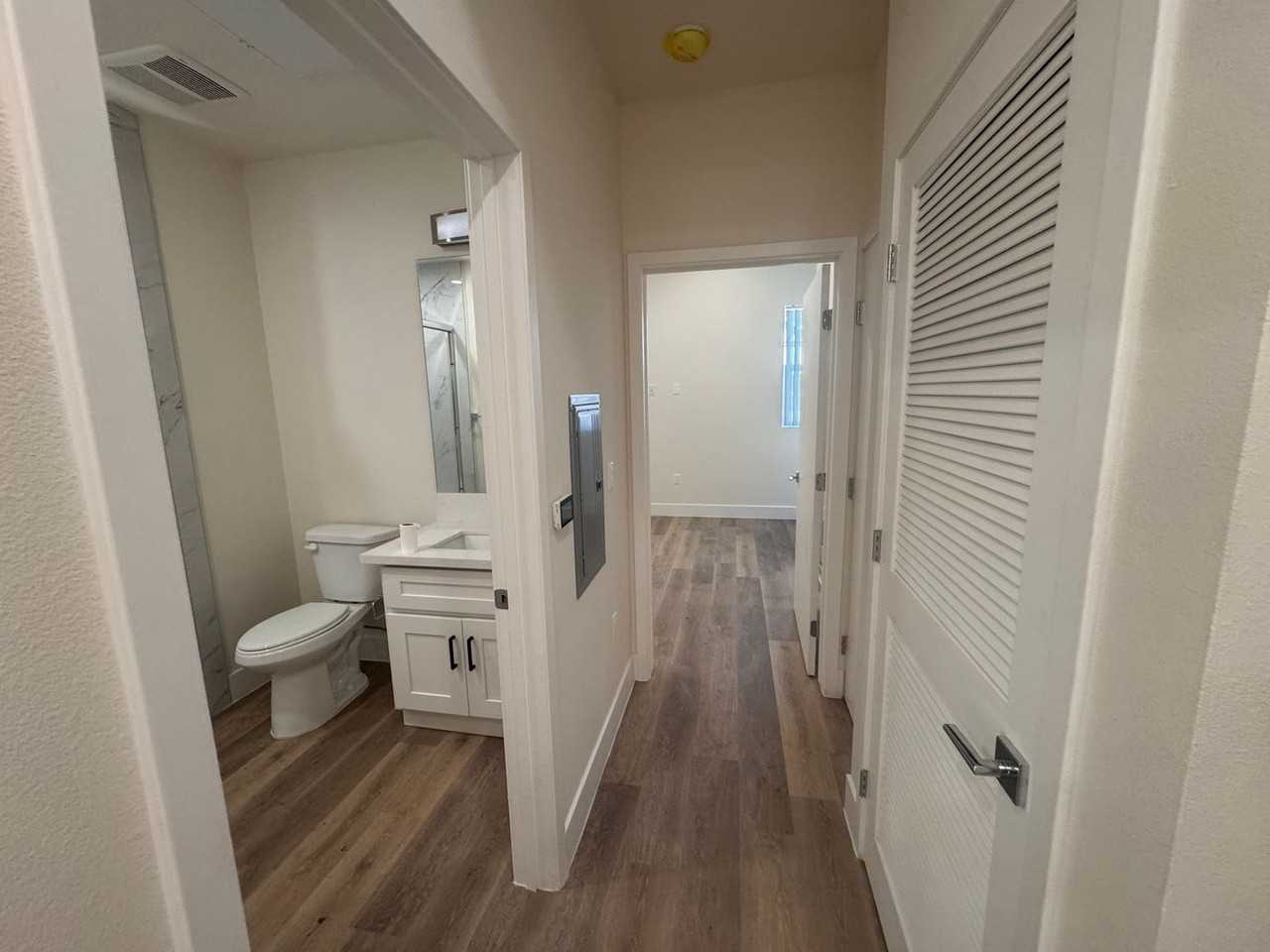 1015 W 21st St – Modern Student Living Steps From USC - Photo 5 of 16