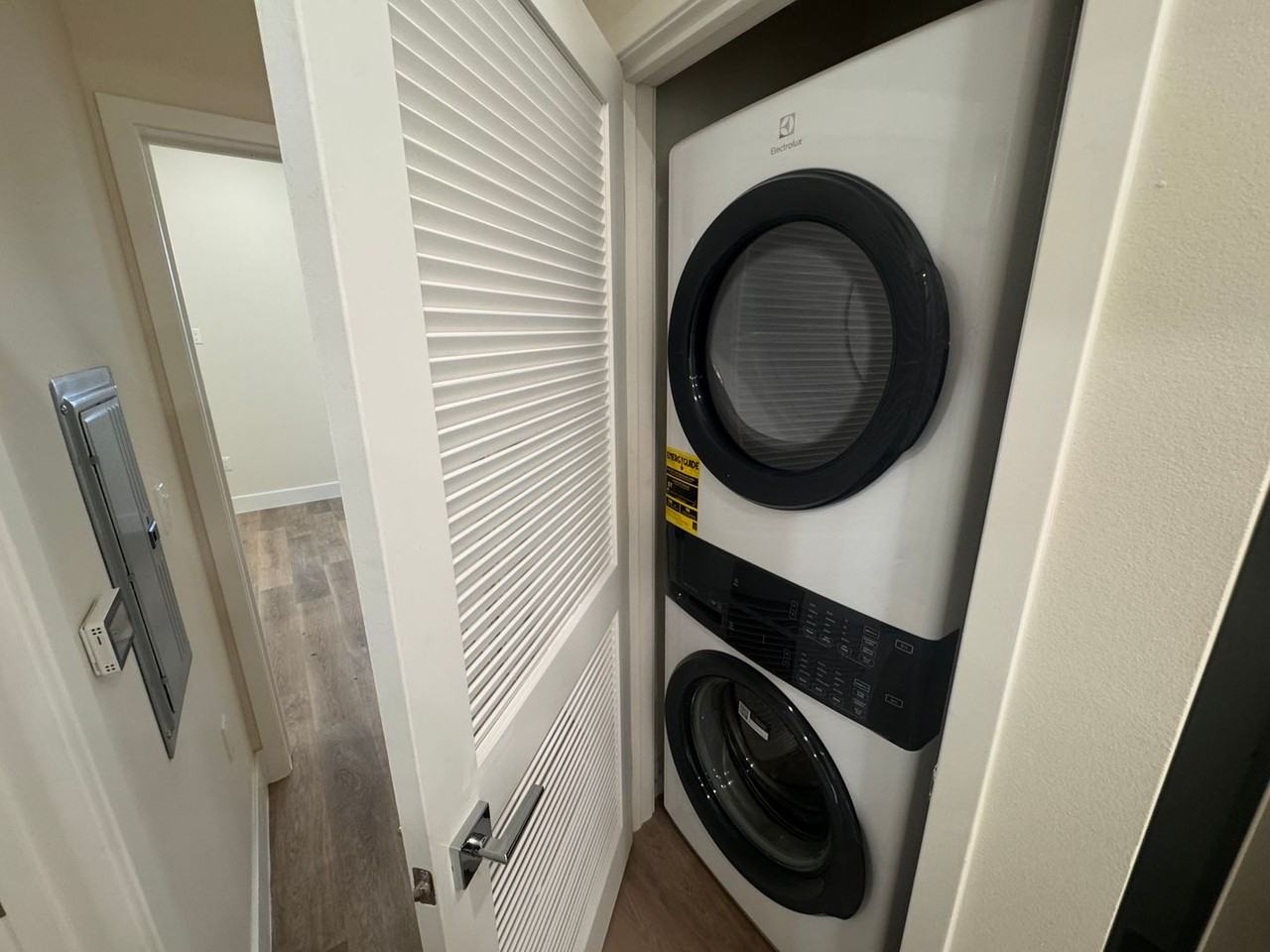 1015 W 21st St – Modern Student Living Steps From USC - Photo 6 of 16