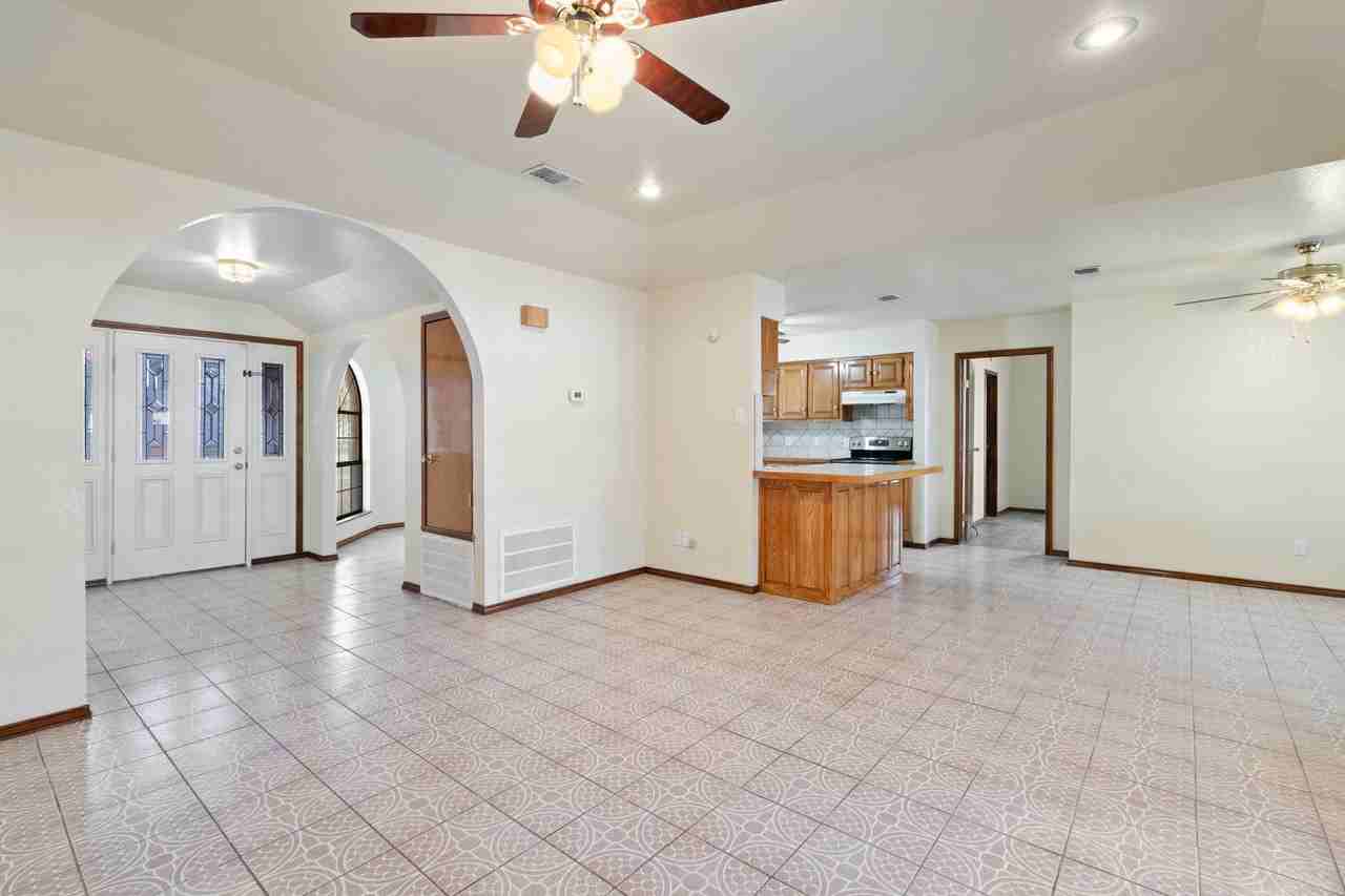 104 Virgie St - Photo 3 of 24