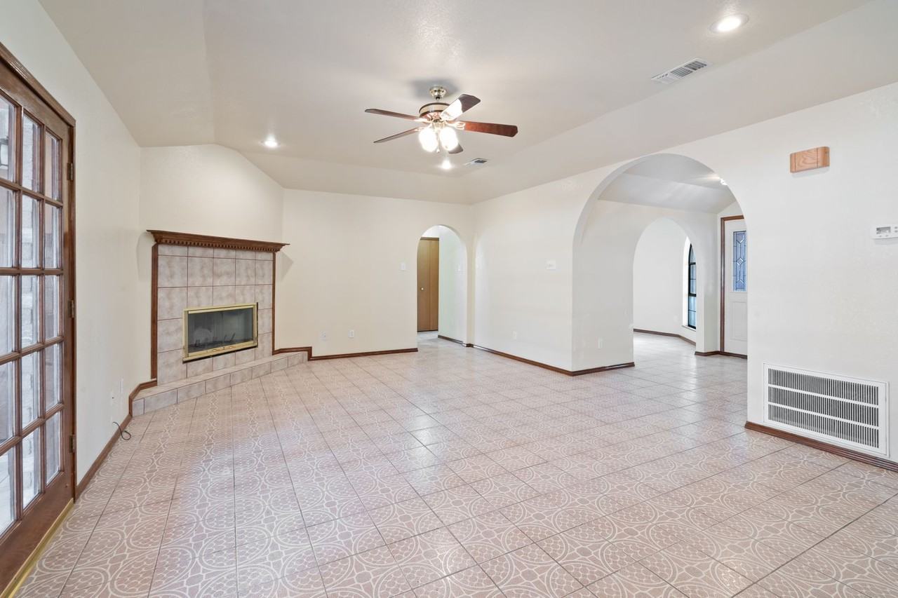 104 Virgie St - Photo 4 of 24